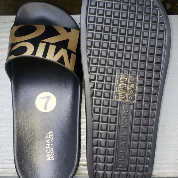 Sz 7 Michael Kors Gilmore Slides - Picture 4 of 6